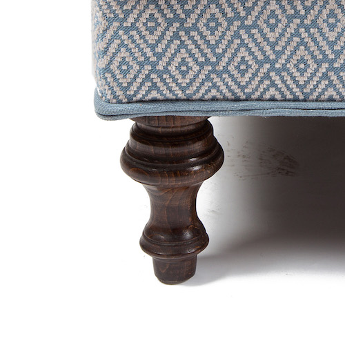 Turned without castors